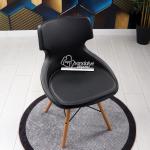 Simge Natural Ahşap Ayaklı Sandalye (Siyah Deri)