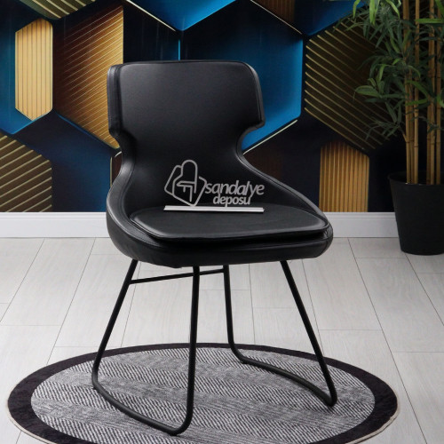 Simge Boyalı Transmisyon Ayaklı Metal Sandalye (Siyah Deri)